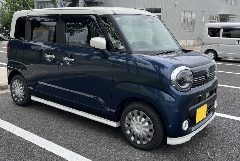 インディゴブルーとホワイトの軽自動車を横から見た写真